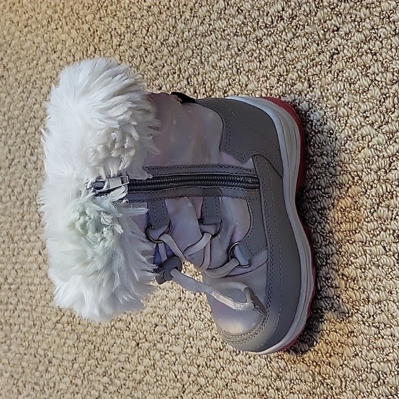 Toddler Size 8 Winter Boots - Picture 2 of 3